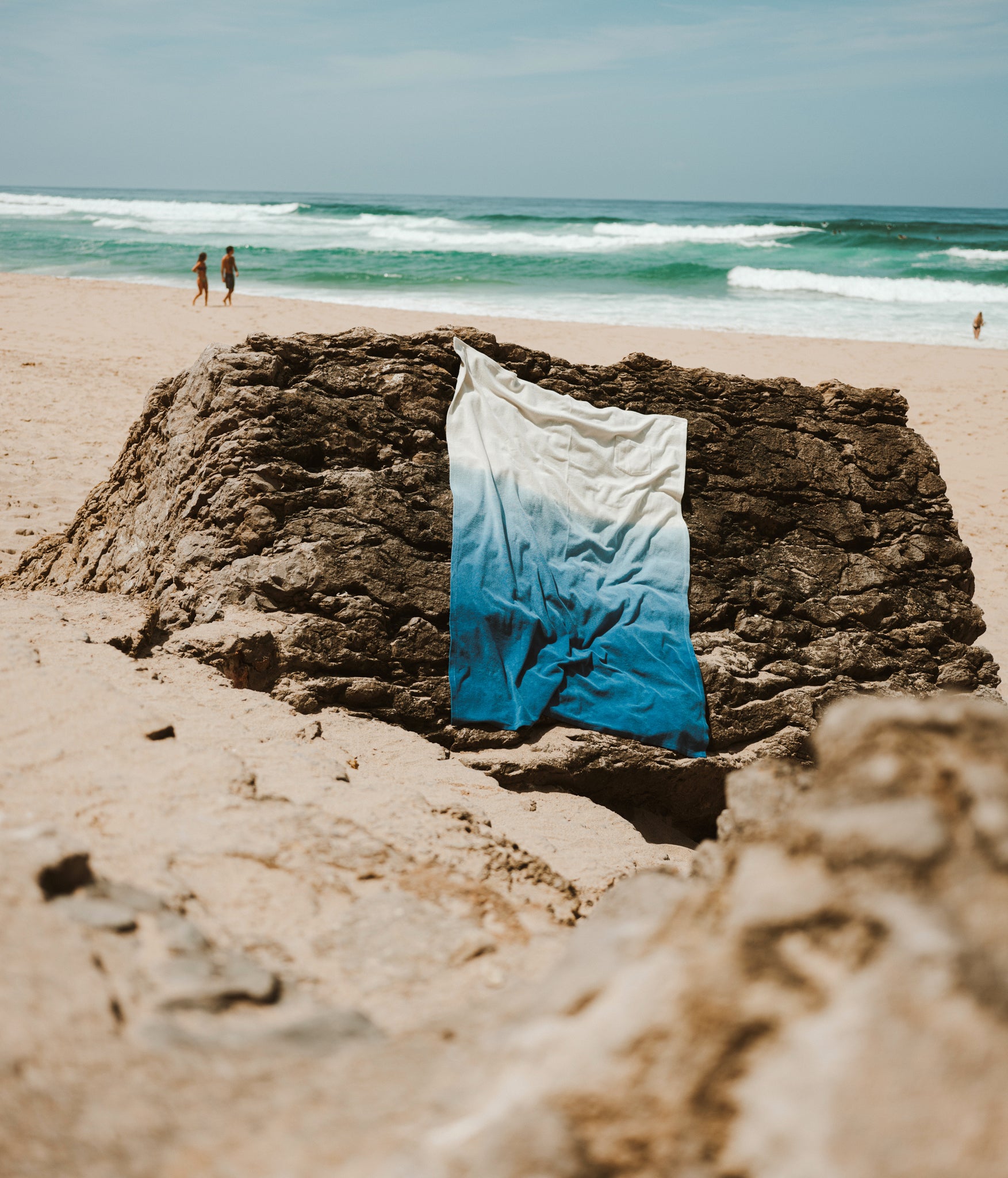 BEACH TOWEL BRIGHT BLUE GRADIENT