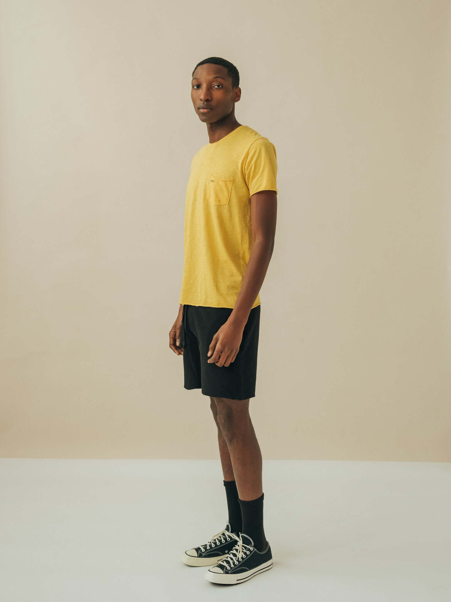 T-SHIRT ESSENTIAL PALE YELLOW
