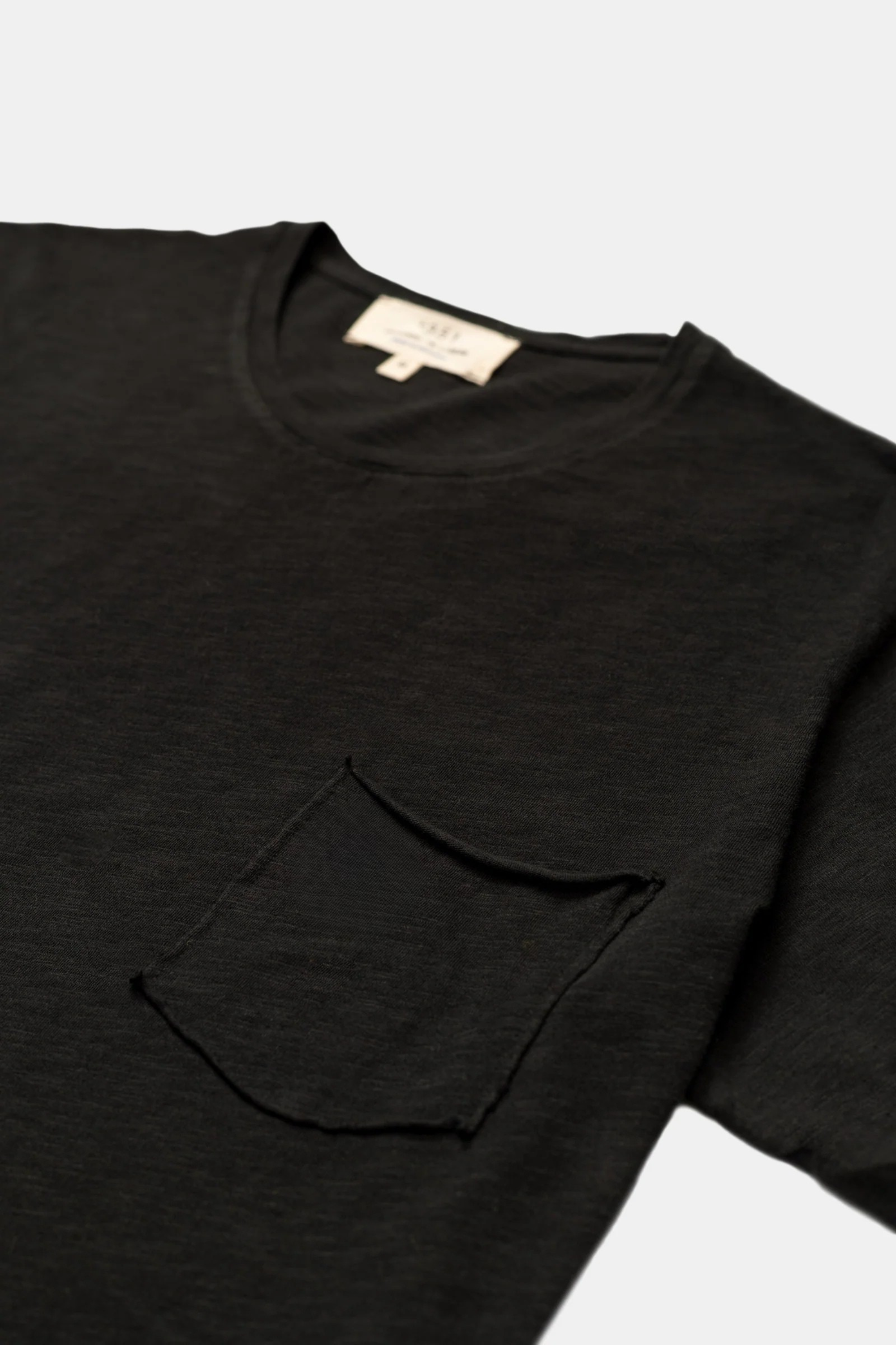 T-SHIRT ESSENTIAL LOGO FREE BLACK