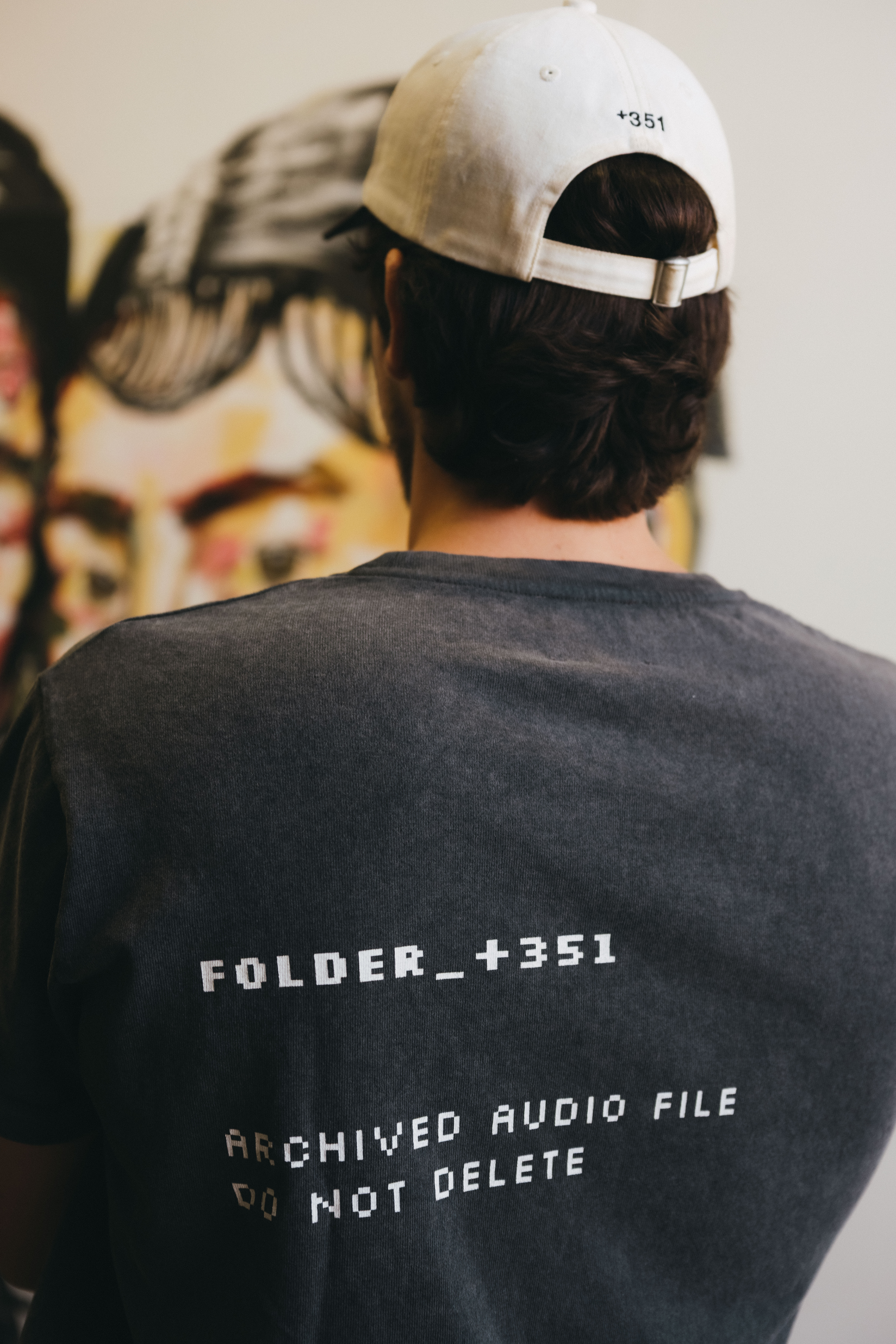T-SHIRT GRAPHIC FOLDER BLACK FADE OUT