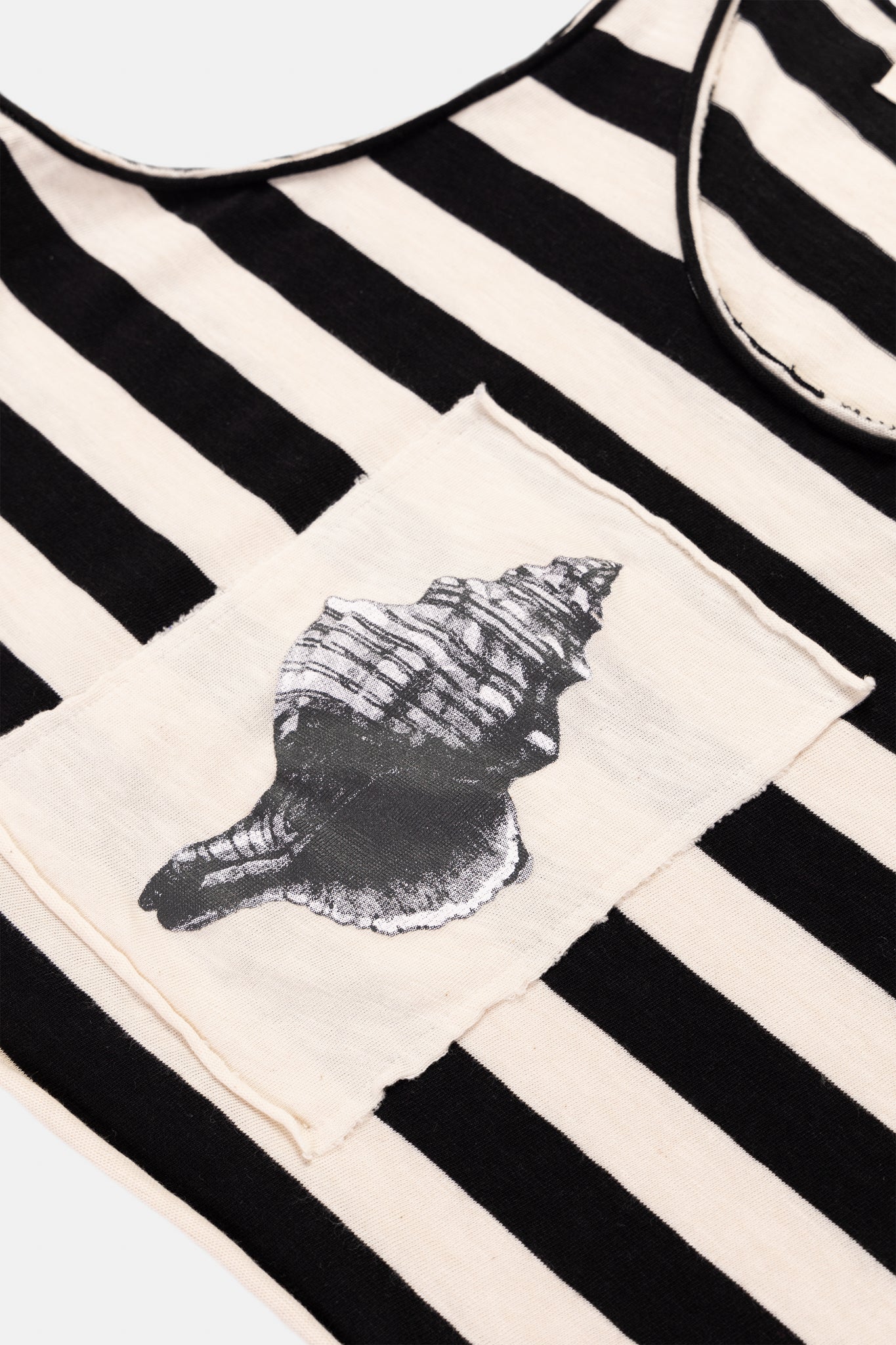TOP GRAPHIC SEASHELL CRU/BLACK