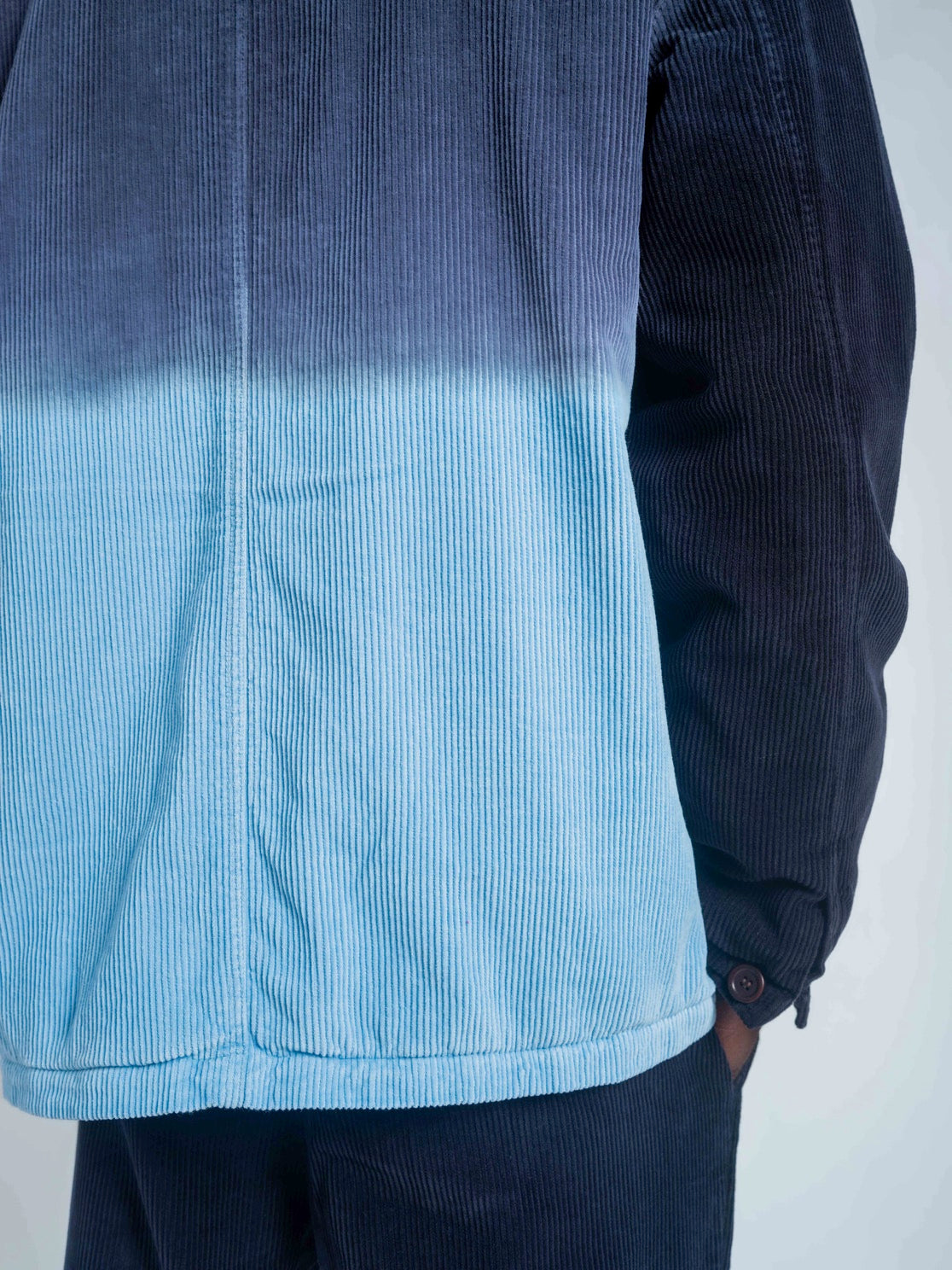 JACKET GRADIENT CHARCOAL & CLEAR BLUE